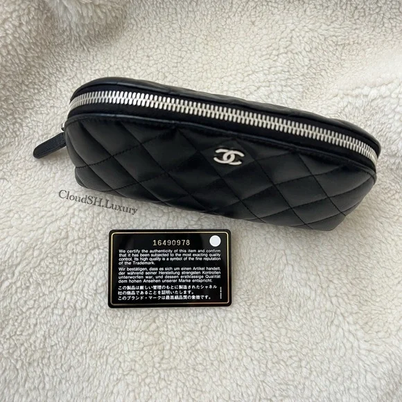 Auth Chanel Quilted Classic CC Logo Black Zip Cosmetic Pouch - Picture 3 of 9
